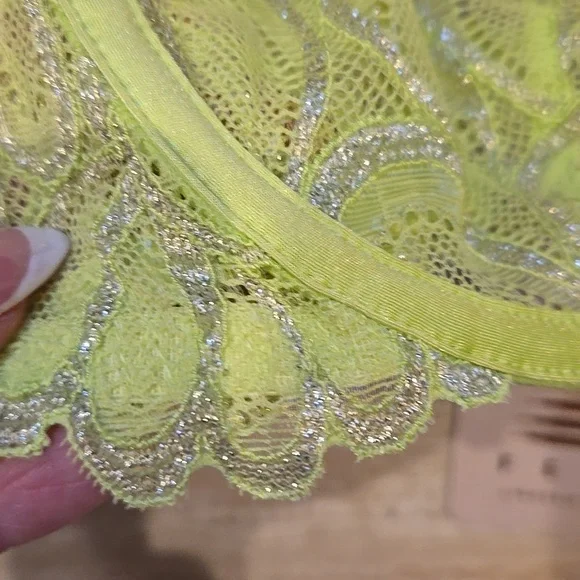 NWT Savage X Fenty Metallic Floral Scalloped Lime Bra - Picture 2 of 9